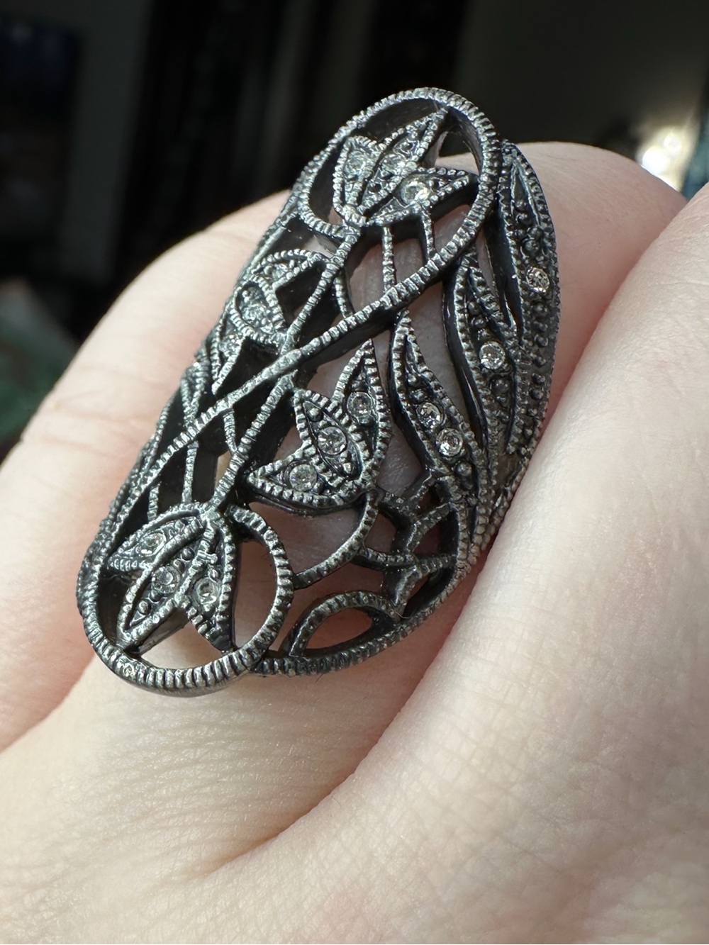 Vintage-Inspired Silver Filigree Leaf Cocktail Ring - Silver - Picture 3 of 3